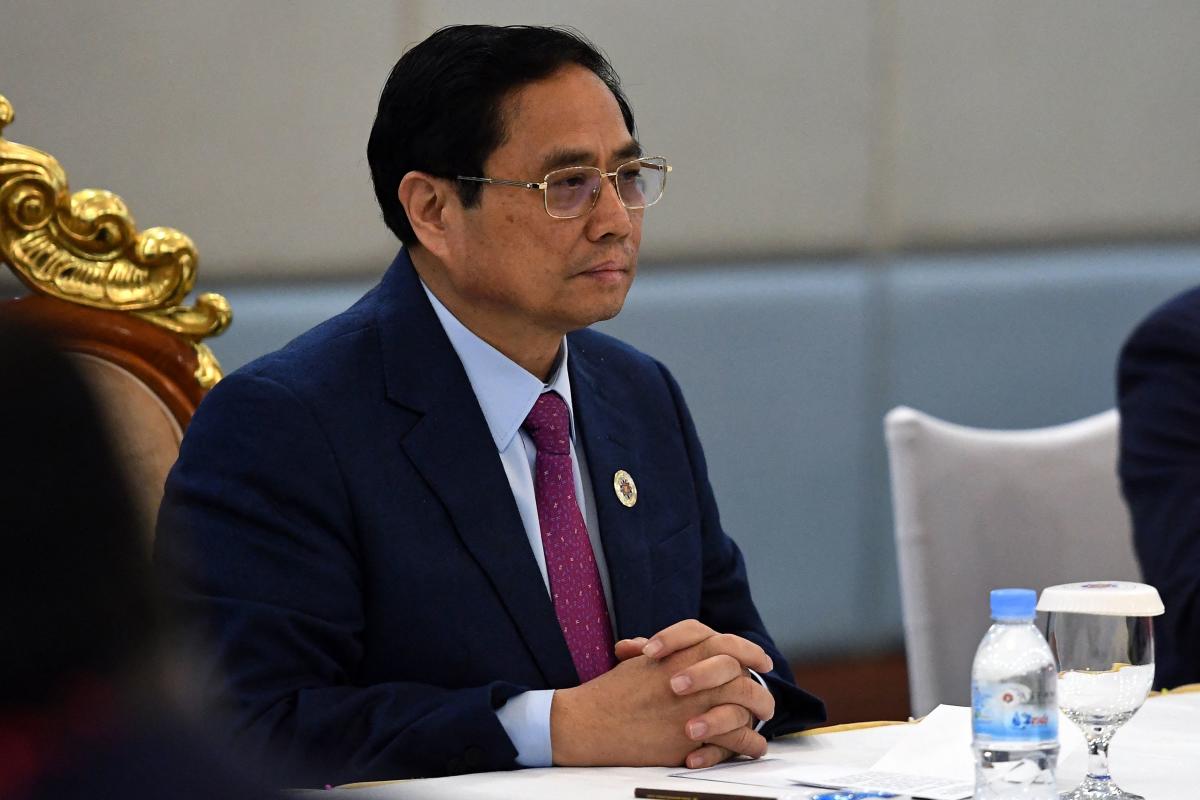 Vietnam PM Asks Banks to Weigh Increasing Loan Limits for Growth