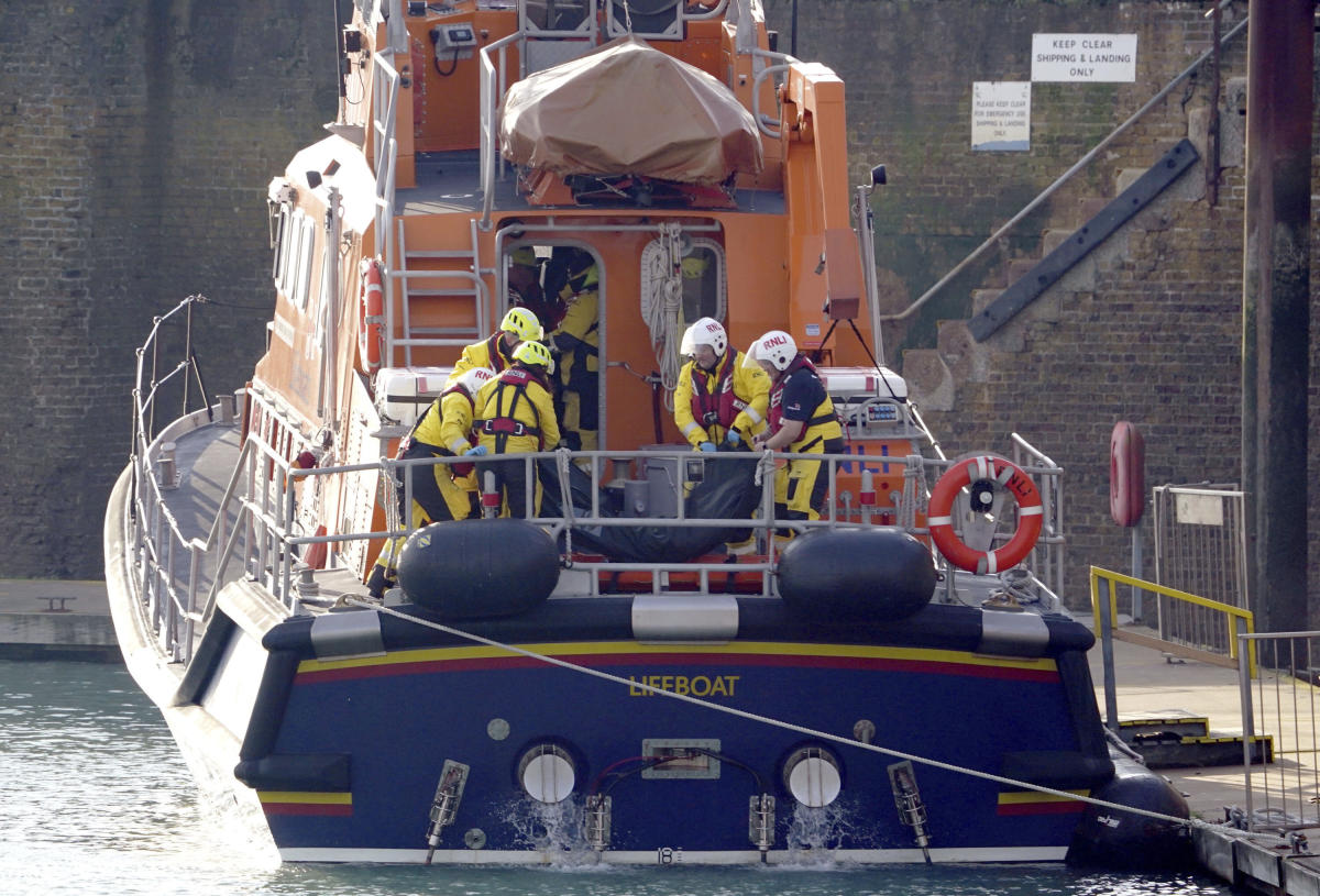 4 confirmed dead as migrant boat capsizes in English Channel