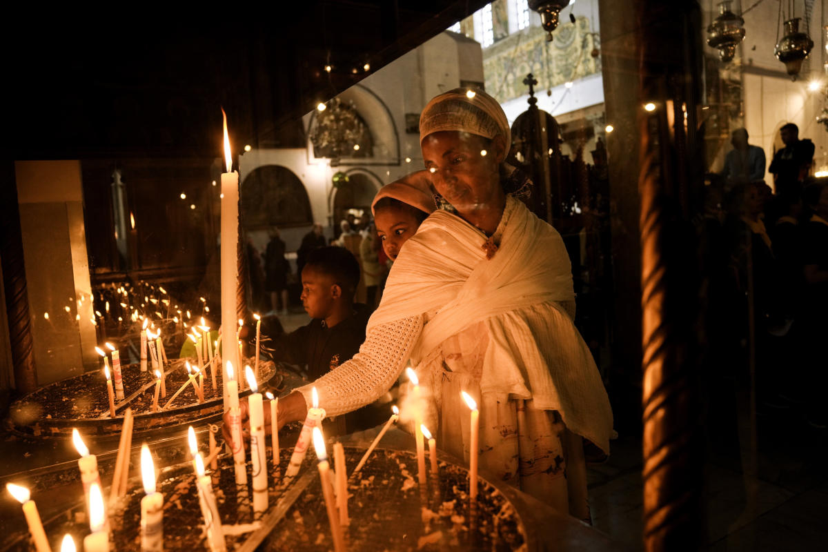 Bethlehem welcomes Christmas tourists after pandemic lull