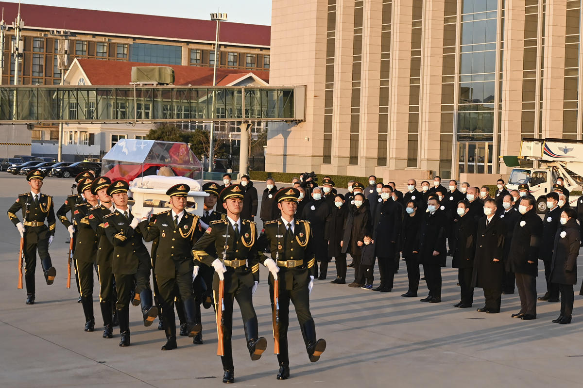 China party officials pay respects to former leader Jiang