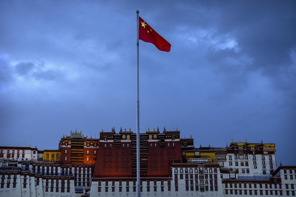 China sanctions 2 US citizens over action on Tibet