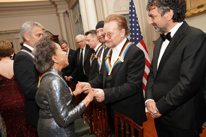 George Clooney, Amy Grant, Gladys Knight, U2 receive Kennedy Center Honors