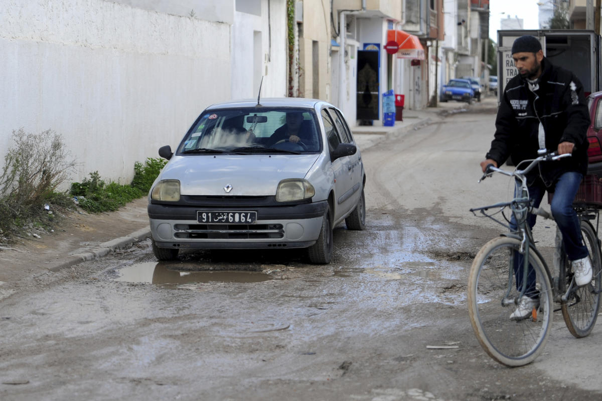 Low turnout in Tunisia parliament vote amid economic vows