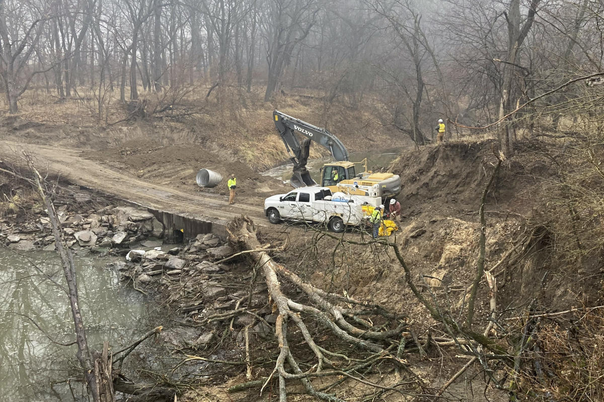 Oil spill in rural Kansas creek shuts down Keystone pipeline