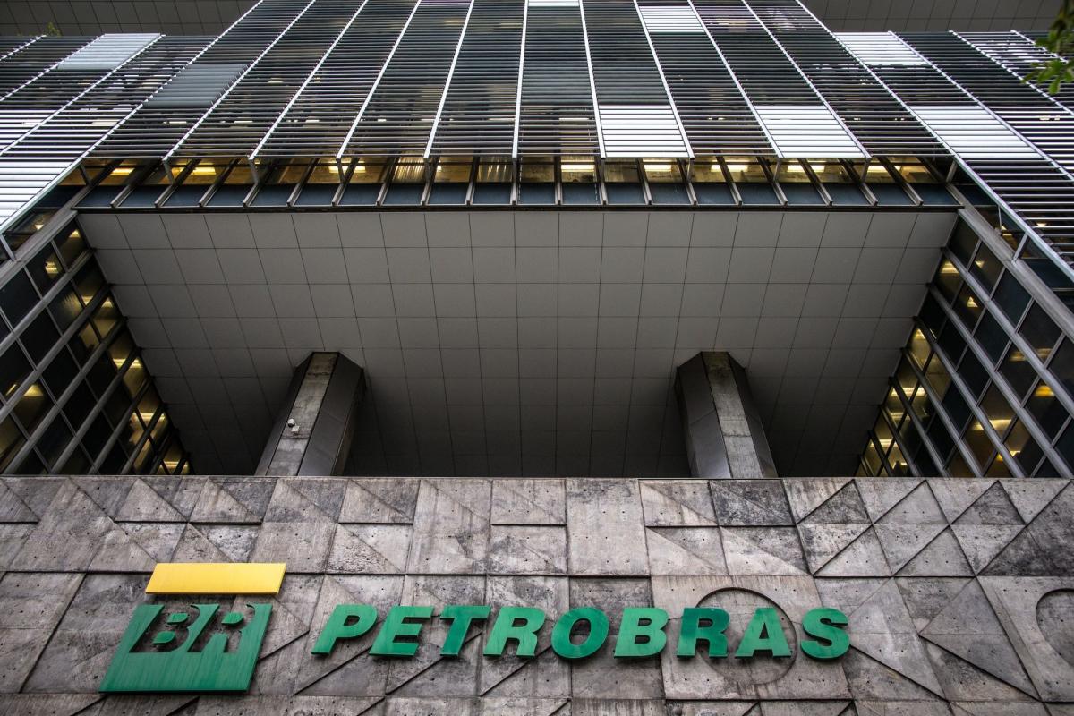 Petrobras Sinks as Brazil Moves to Ease Law Shielding Firm