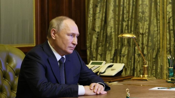 Putin admits Russian troops are surrendering positions, but “not en masse”