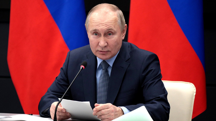 Putin boasts that situation with war in Ukraine “not as dangerous” for Russia