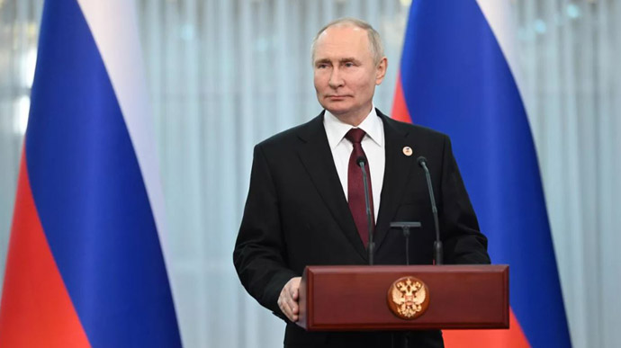 Putin calls war against Ukraine “complex” and brandishes nuclear weapons