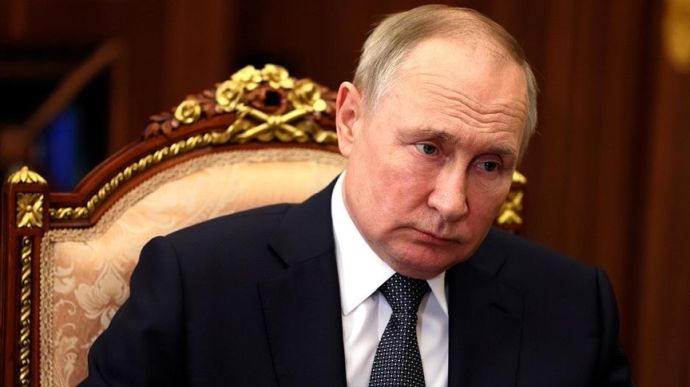 Putin decided to fight fakes with “foundations of Russian statehood”