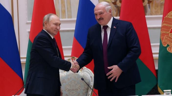 Putin, Lukashenko meet as Ukraine fears Moscow could launch offensive from Belarus