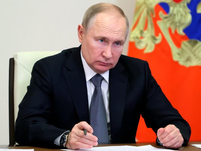 Putin’s speeches invoke Russia’s fight against fascism in WWII to justify the war in Ukraine — and use propaganda strategies from Nazi Germany and the Soviet Union, historian says