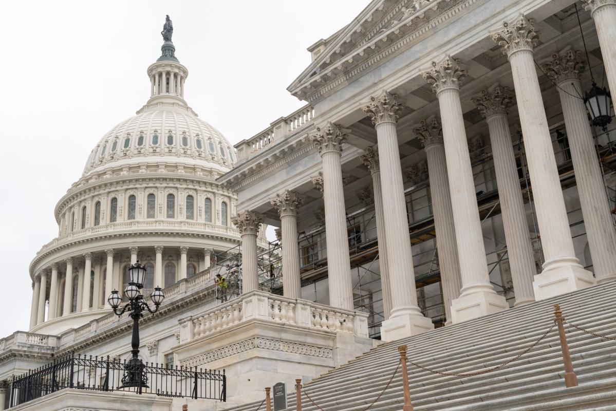 Senate Passes One-Week Spending Bill to Avert Saturday Shutdown