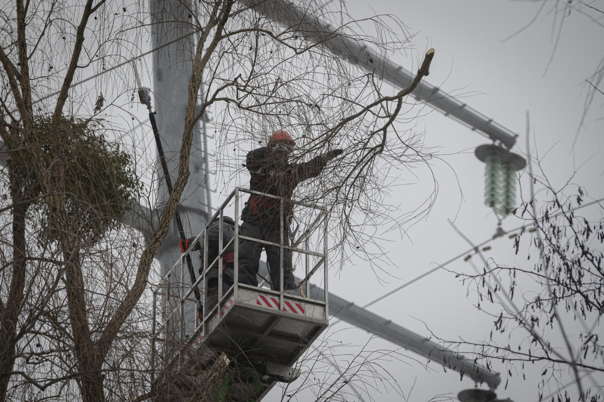 Ukraine utility crews adapt, overcome after Russian strikes