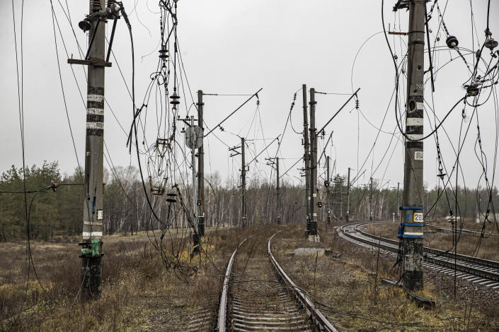 Winter comes to Ukraine: Civilians forced to face ‘extremely difficult few months ahead’ as Russian invasion grinds on