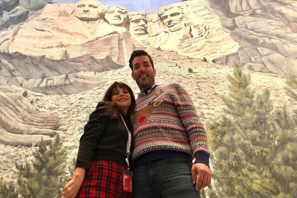 Zooey Deschanel and Jonathan Scott Spend First Christmas in New Home: ‘Love Christmassing with You’